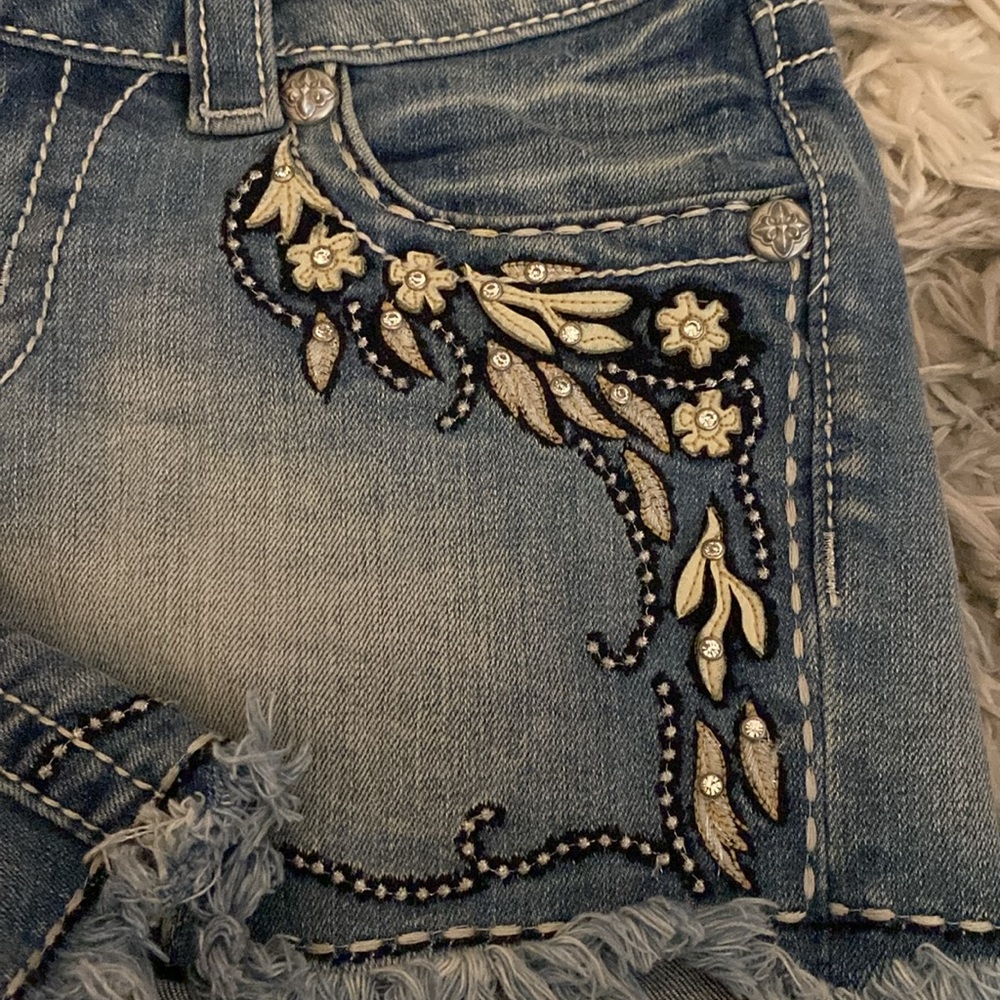 Miss Me Jean Shorts - Picture 3 of 8
